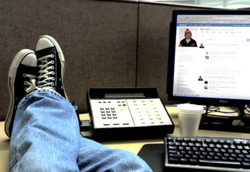 Запретят сидеть в социальных сетях на работе?